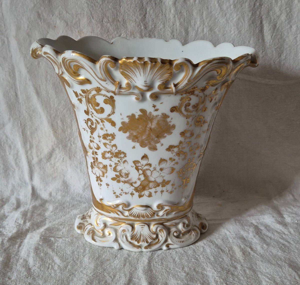 Large Model Of Vase Called "de Mariée" With Golden Decoration In Old Paris Porcelain-photo-2