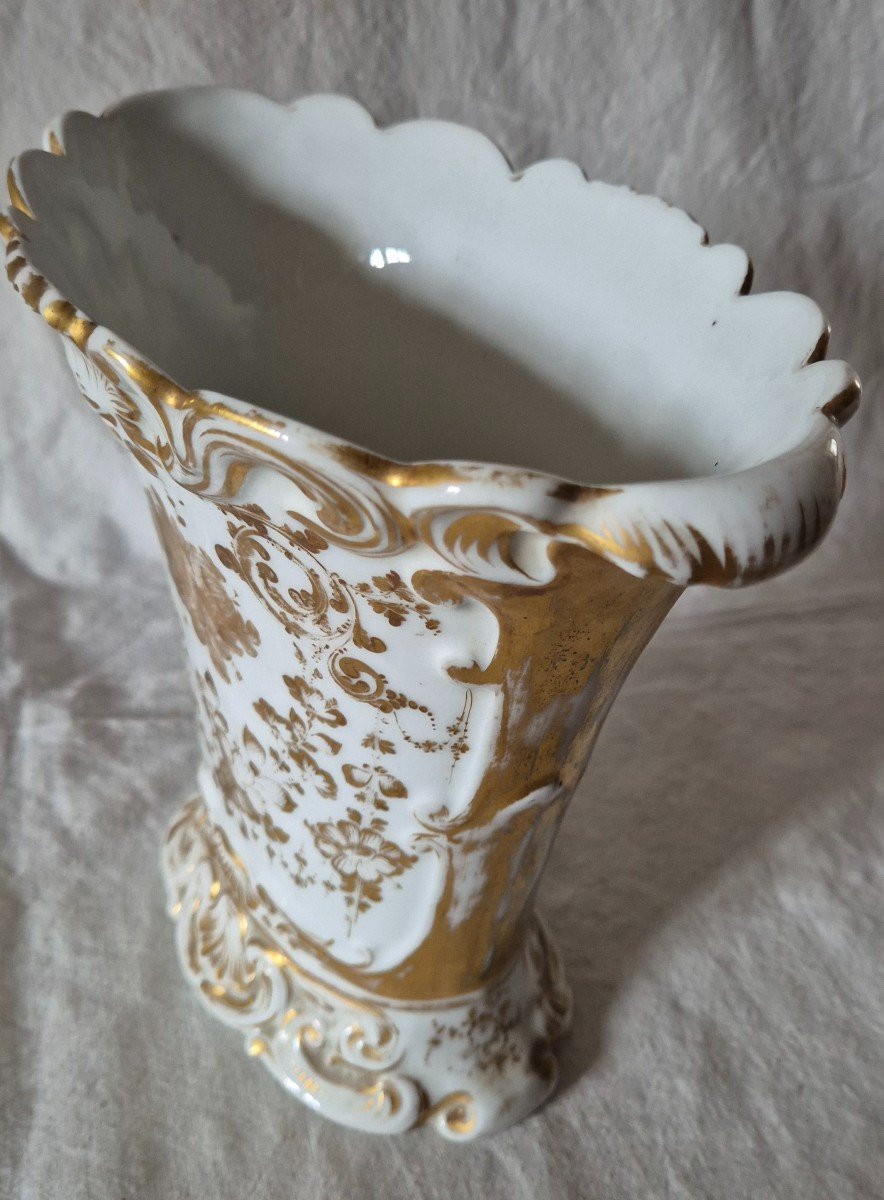 Large Model Of Vase Called "de Mariée" With Golden Decoration In Old Paris Porcelain-photo-1