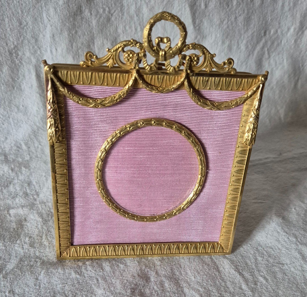 Square Gilt Bronze Photo Frame With Round View And Garland Frieze 