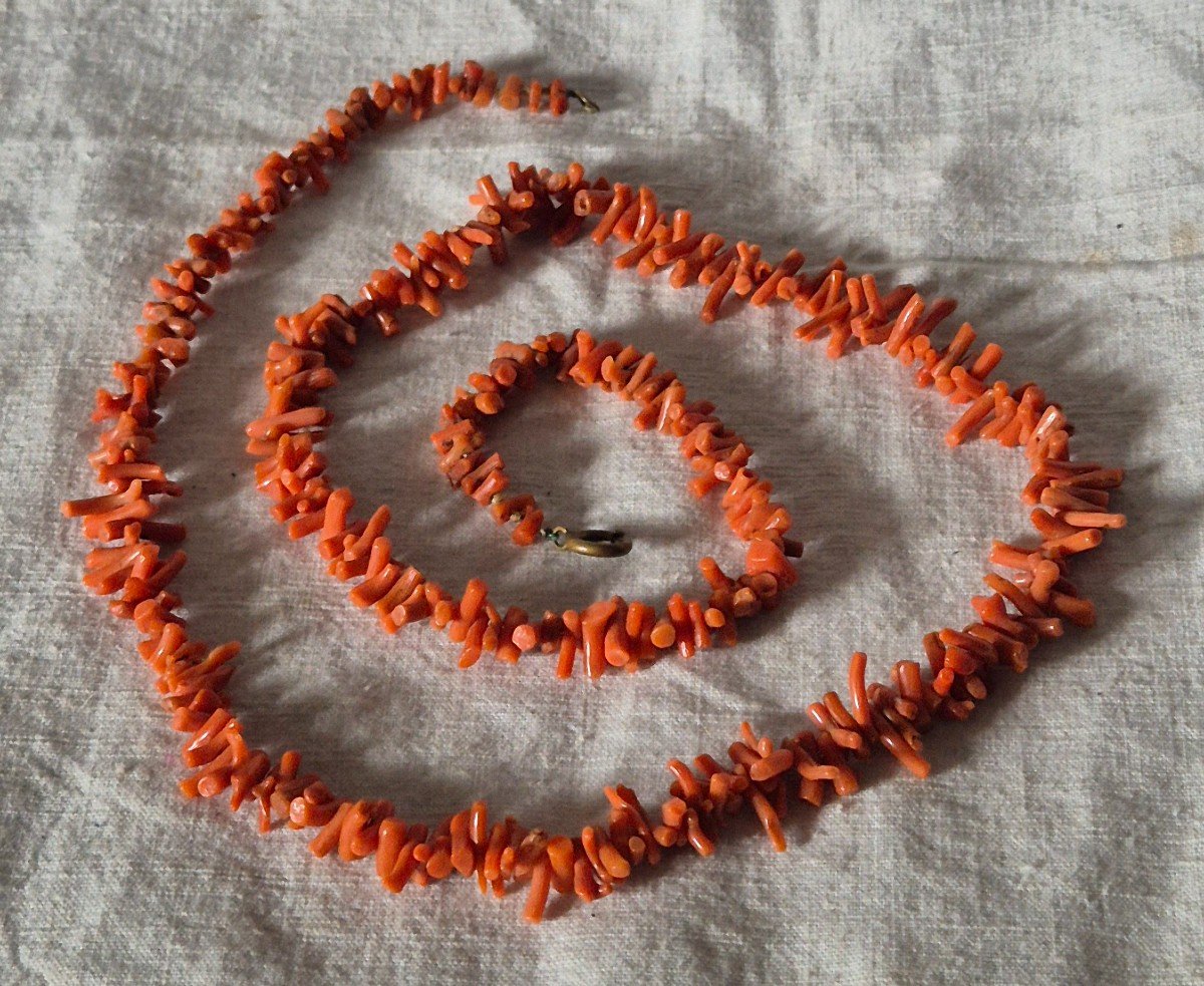 Long Collier En Brisures De Corail -photo-1