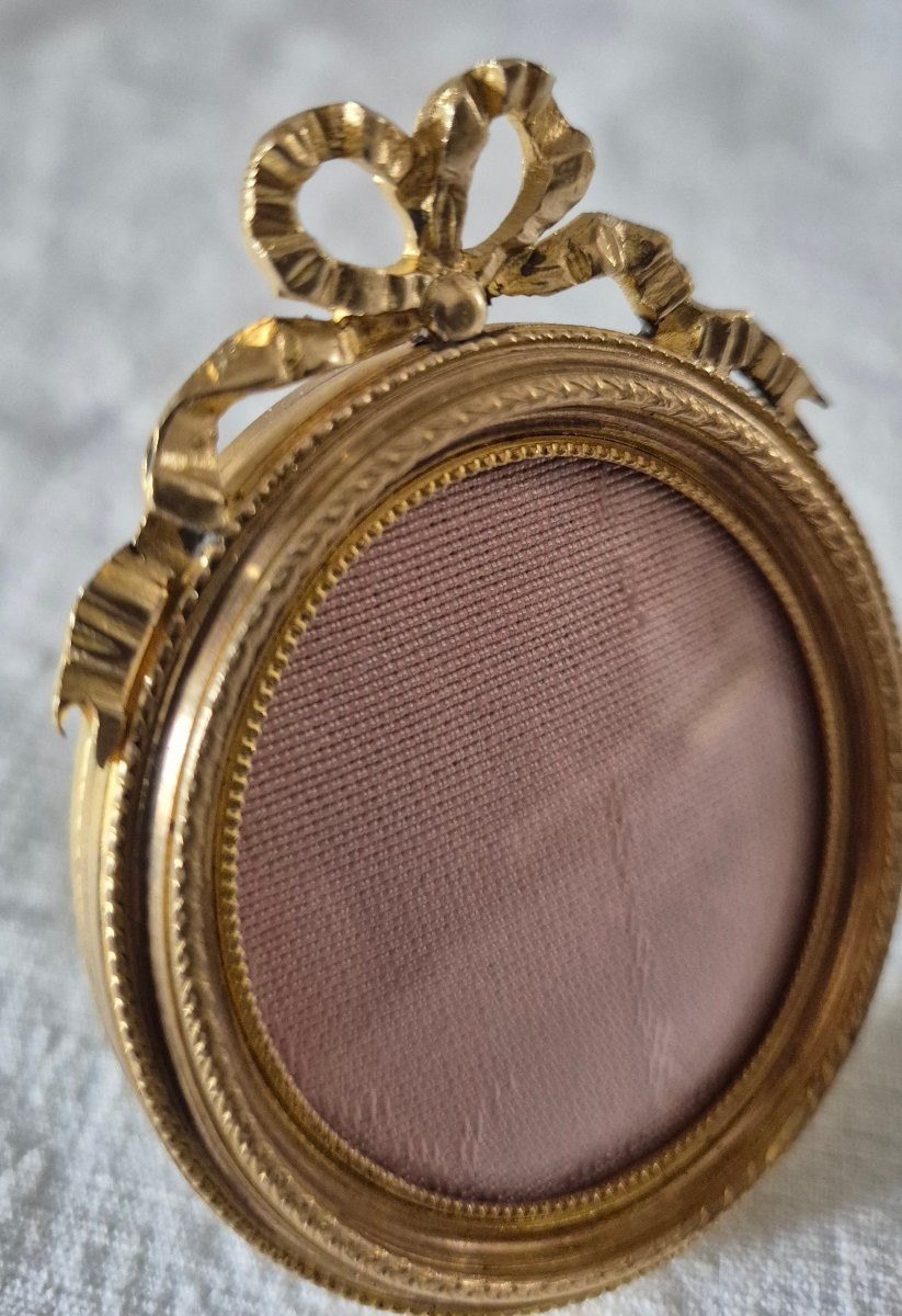 Small Louis XVI Style Gilt Bronze Photo Frame Of Beautiful Craftsmanship-photo-3