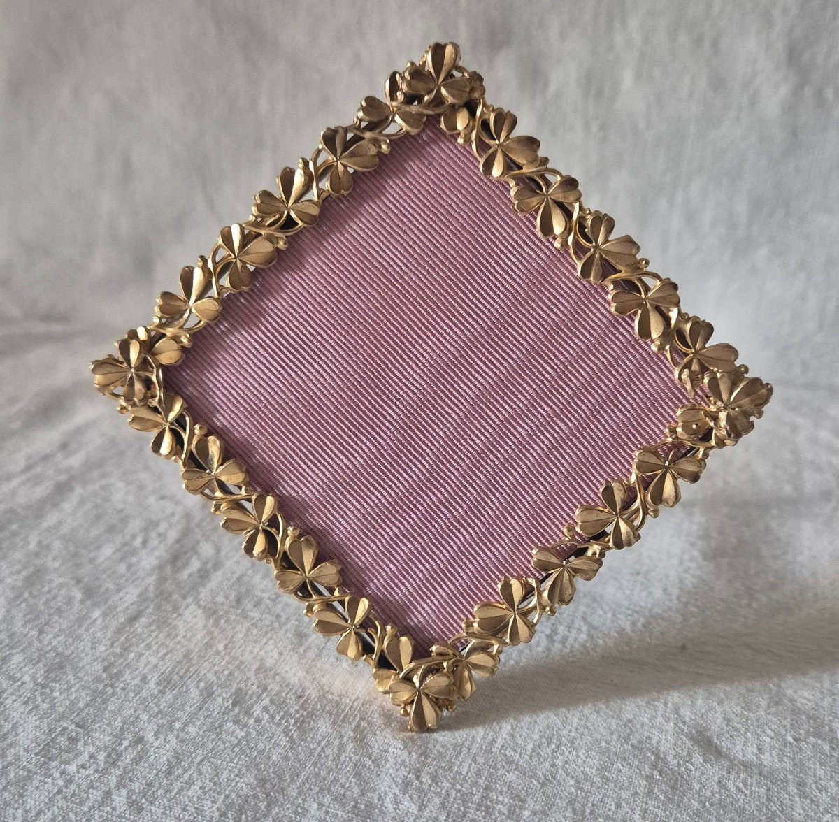 Photo Frame With A Very Original Presentation In Gilt Bronze, Late 19th Century-photo-1