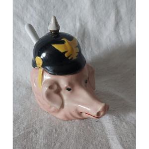 Moutardier Cochon Humanisé En Porcelaine Avec Casque  à Pointe Allemand Prussien 