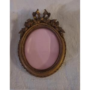 Oval Frame In Carved And Gilded Wood For Small Portrait 