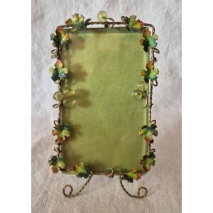 End Of Summer Atmosphere For This Very Light And Delicate Frame With Vine Leaves And Grapes