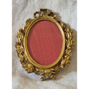 Oval Frame In Gilt Bronze With Laurel Wreath And Louis XVI Bow 