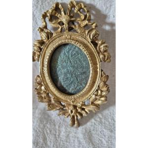 Oval Miniature Or Small Photo Frame In Cast Gilt Bronze 