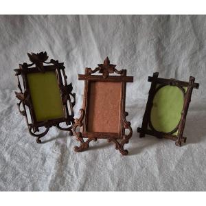 Set Of Three "black Forest" Frames In Carved And Stained Wood In Business Card Formats 