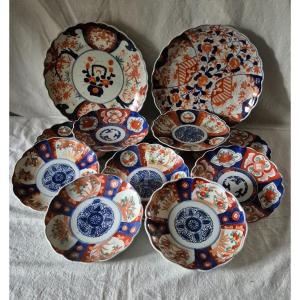 Lot De 10 Assiettes Et 2 Plats De Service Porcelaine Japonaise Imari 