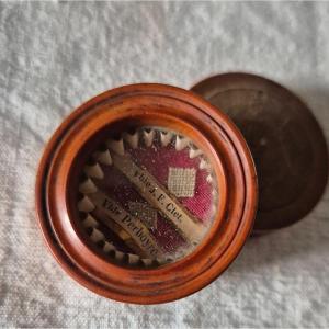 1900 Travel Reliquary In Turned Boxwood With Two Relics