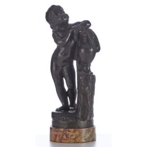 Bronze enfant accoudé sur une cruche Clodion 