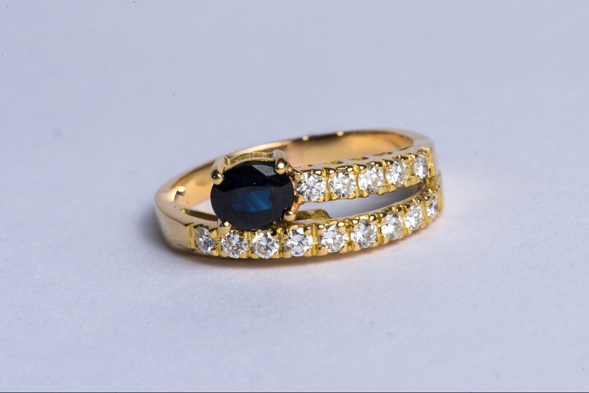 Sapphire Ring And Double Paving Diamonds