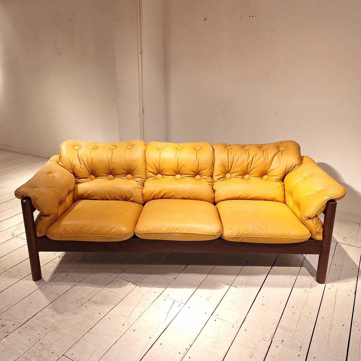 Scandinavian Design Sofa From The 1960s Ocher Leather And Wood-photo-2