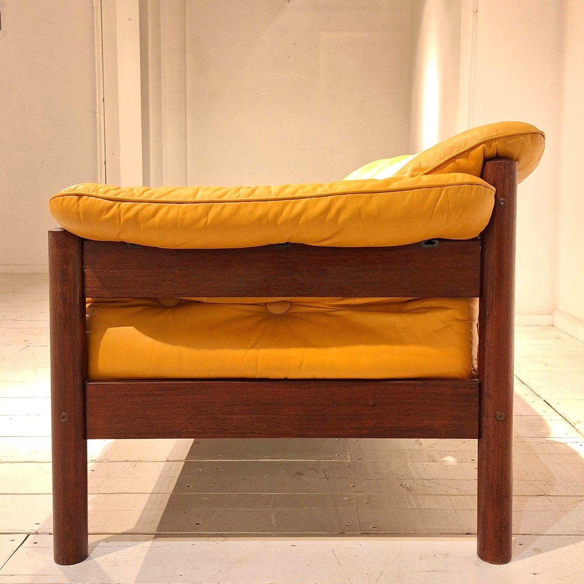 Scandinavian Design Sofa From The 1960s Ocher Leather And Wood-photo-4