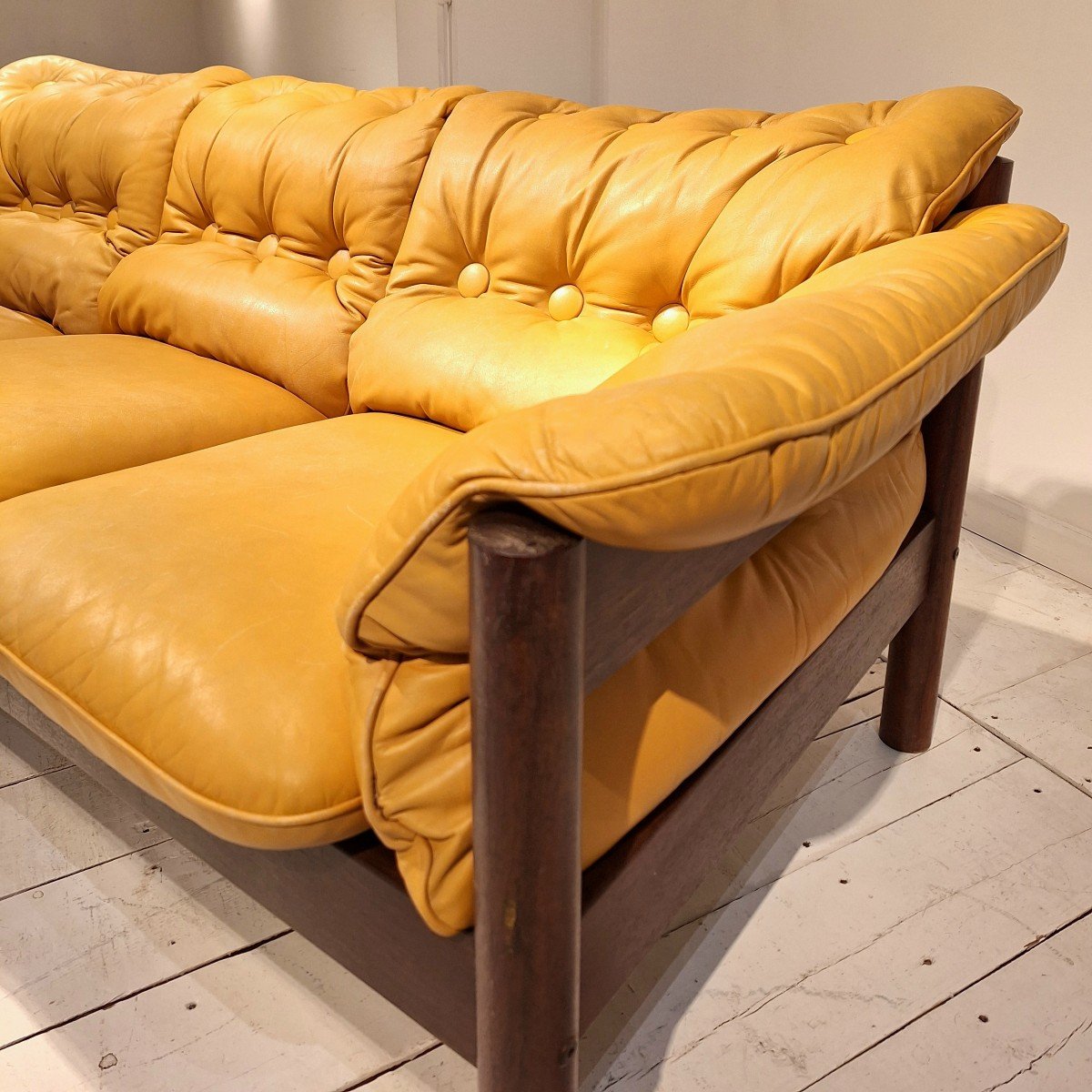 Scandinavian Design Sofa From The 1960s Ocher Leather And Wood-photo-3