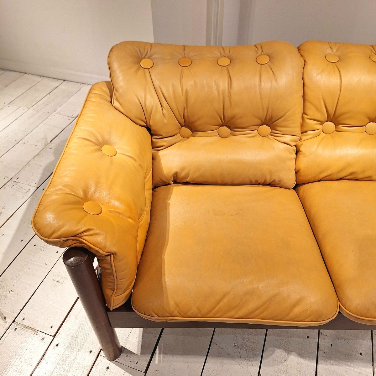 Scandinavian Design Sofa From The 1960s Ocher Leather And Wood-photo-5