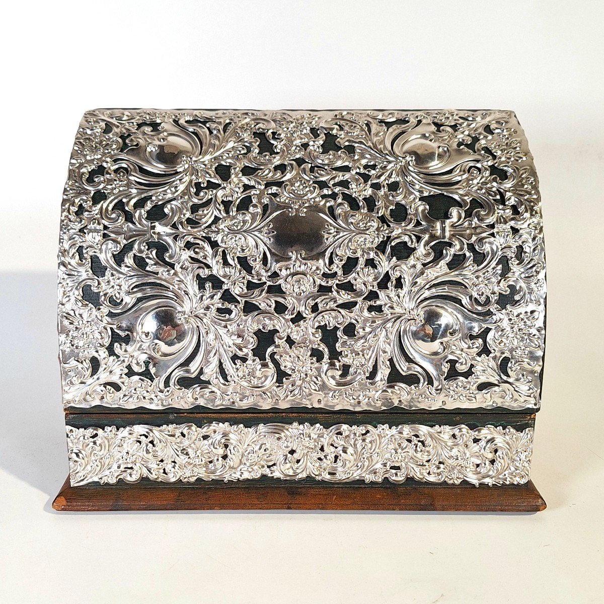 Mail Box Covered With Chiseled Silver -photo-4