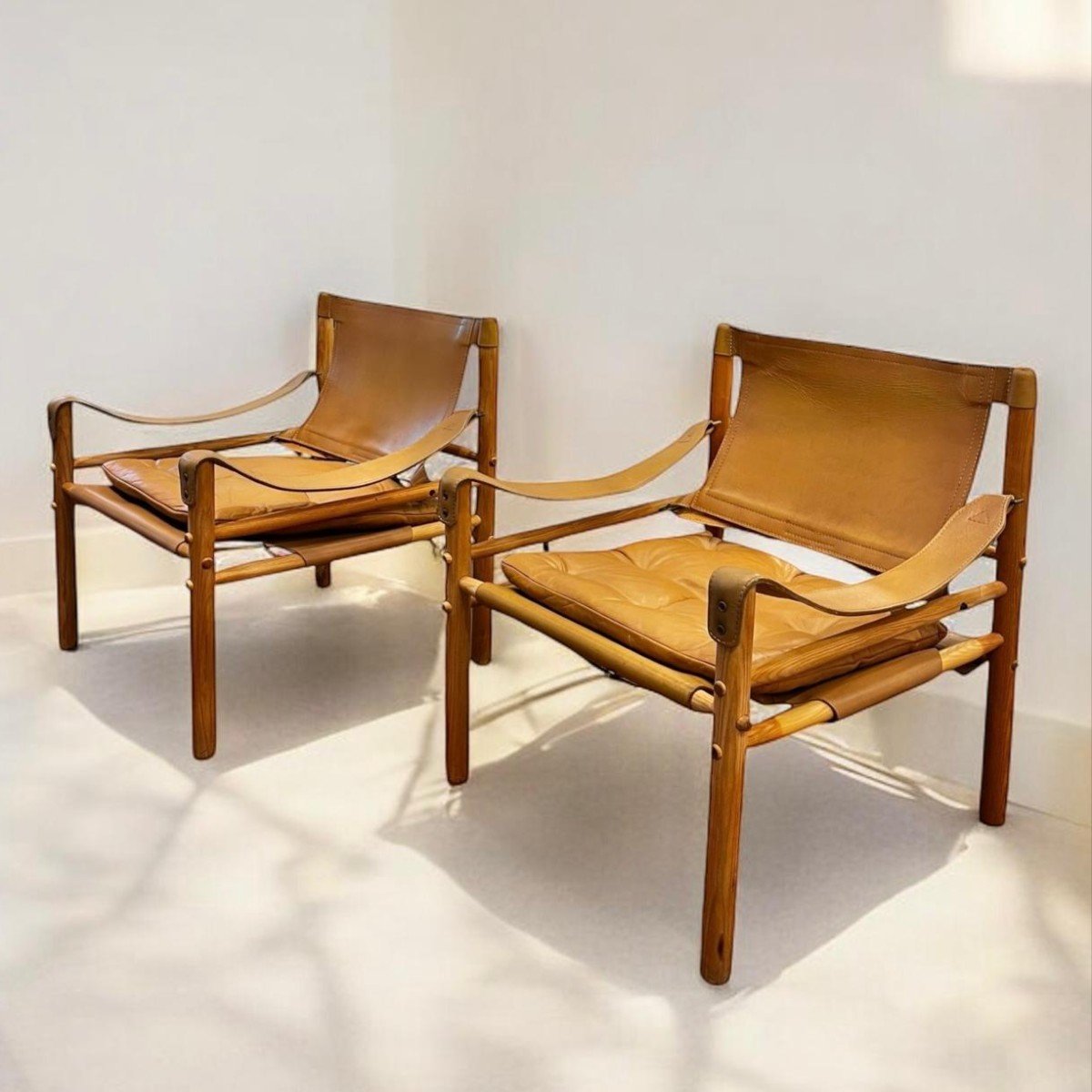 Paire De Fauteuils Sirocco Par Arne Norell 