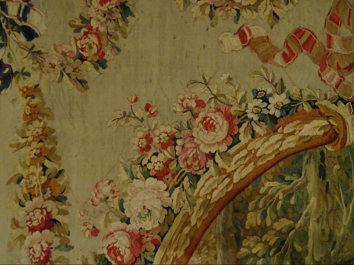 Tapestry Around 18th Century Aubusson Medallion-photo-4