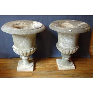 Paire de vases Médicis en marbre blanc fin XVIII ème