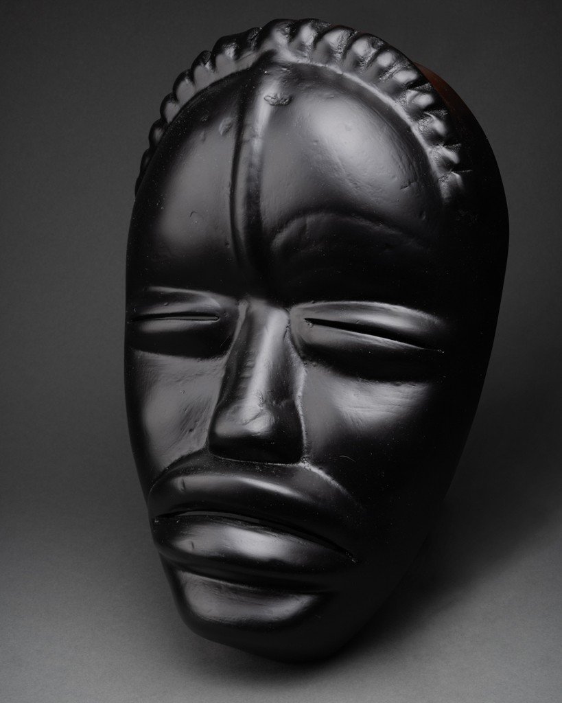 Roger Capron (1922-2006) Rare African Mask In Black Enameled Ceramic. Around 1950.