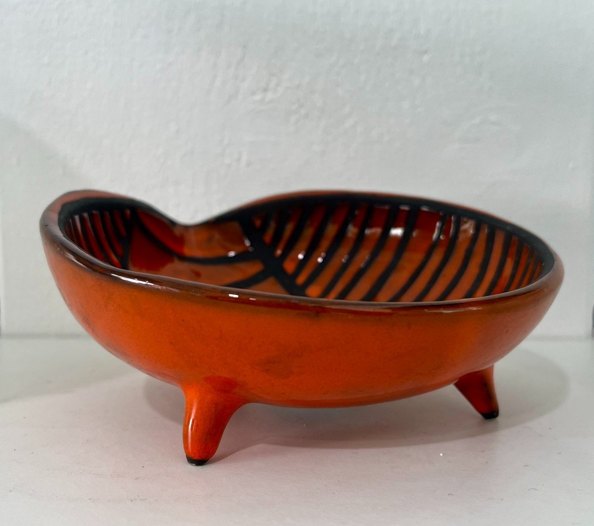 Roger Capron: Glazed Ceramic Cup With Red And Black Scarified Decor Circa 1950-photo-1