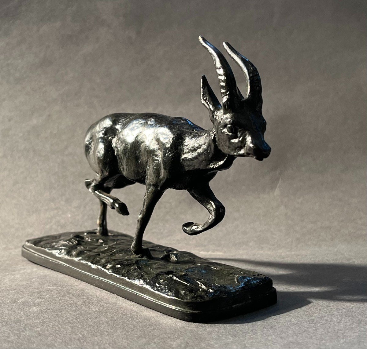 Antoine Louis Barye : (petite) Gazelle, Sculpture En Bronze Patiné, Non éditée - Fin XIXe-photo-2