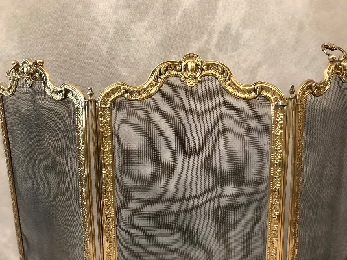 Small Old Fireplace Fire Screen In Pressed Brass From The 19th Century-photo-1