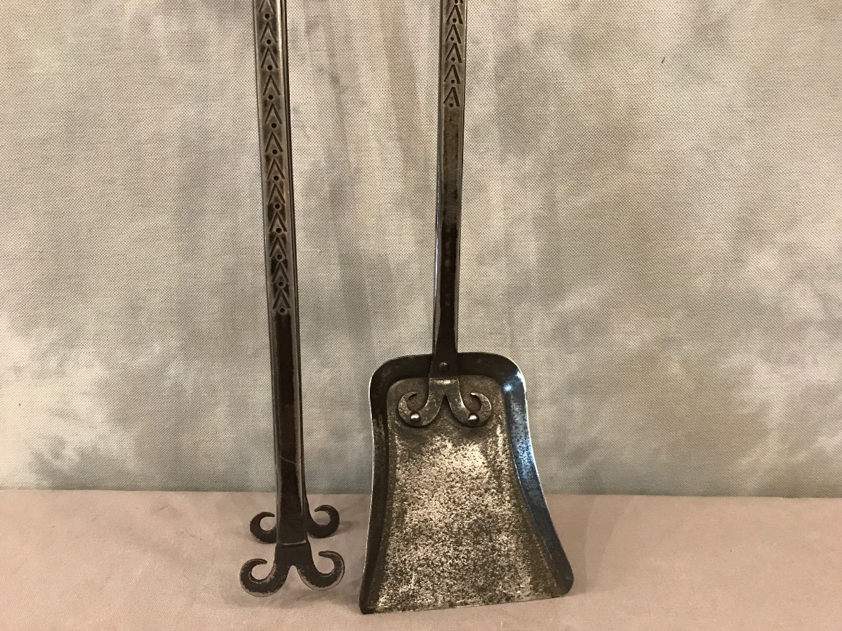 Set Of A Gothic Wrought Iron Shovel And Tongs From The 19th Century-photo-4