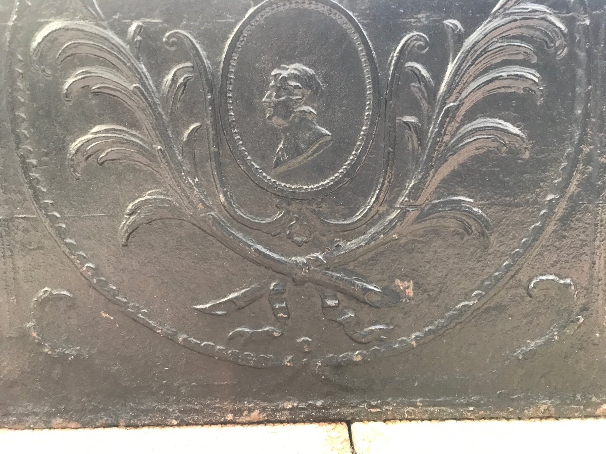 Old Fireplace Plate In Black Cast Iron From The 18th Century-photo-3