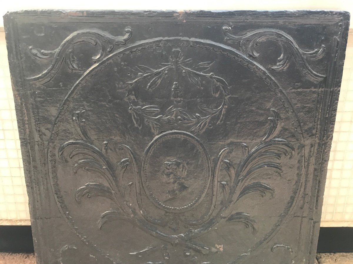 Old Fireplace Plate In Black Cast Iron From The 18th Century-photo-4