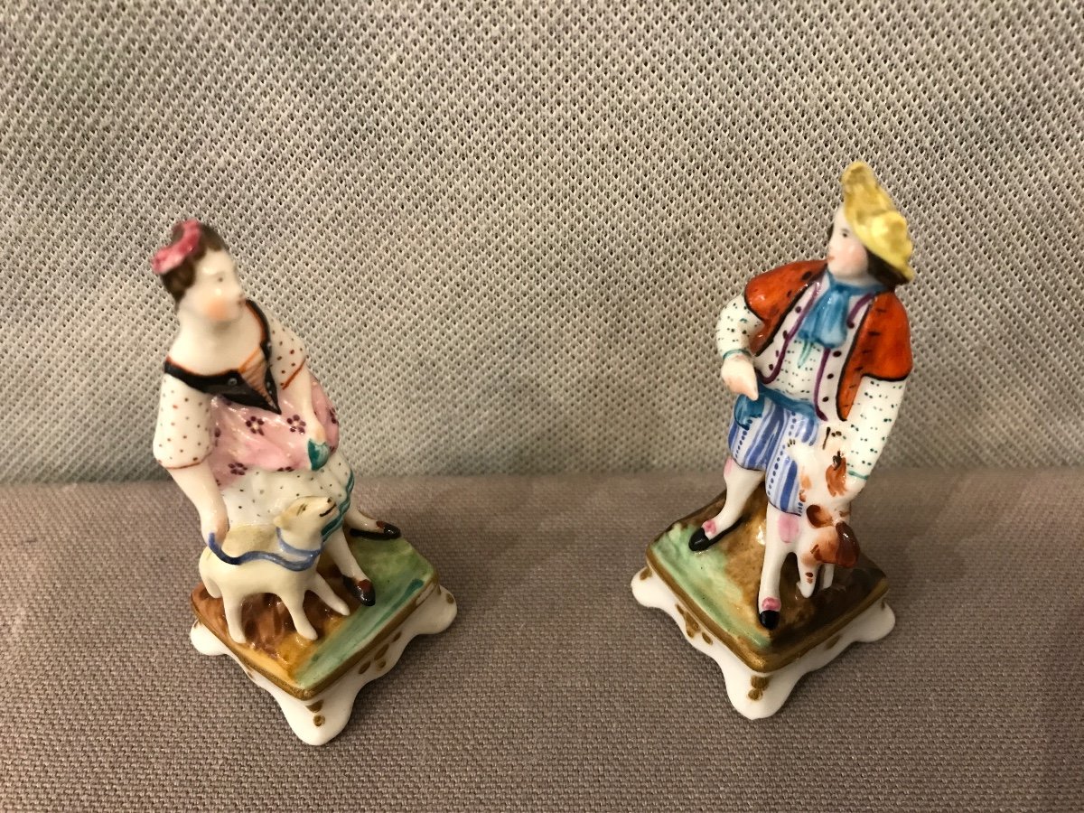 Deux Miniatures En Porcelaine D’époque 19 ème Très Charmants Et Colorés -photo-2