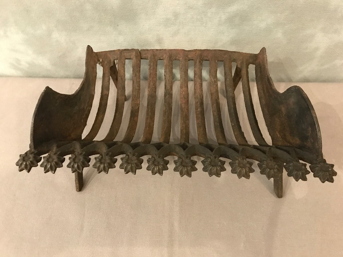 Small 19th Century Cast Iron Charcoal Grill -photo-4