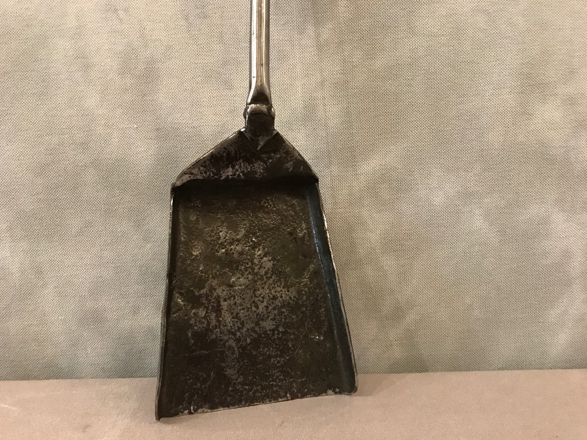 Beautiful Old Wrought Iron Fireplace Shovel From The 18th Century -photo-2