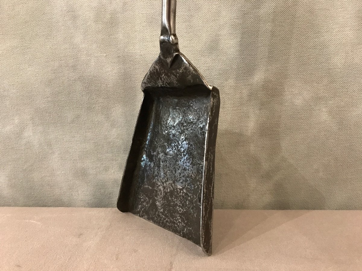 Beautiful Old Wrought Iron Fireplace Shovel From The 18th Century -photo-2