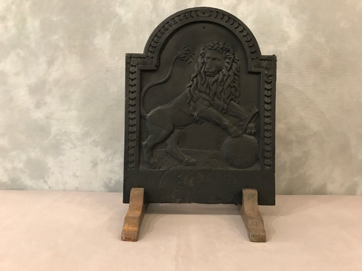 19th Century Cast Iron Fireplace Plate Decorated With A Lion 