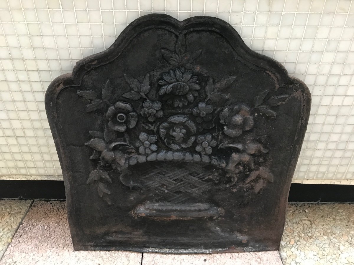 Cast Iron Fireplace Plate In 19th Century Condition (60 X 64.5) -photo-1