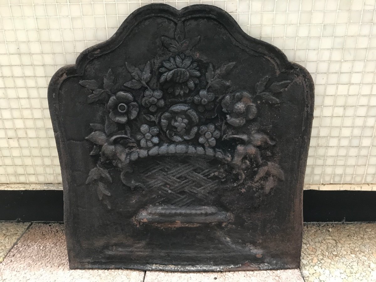 Cast Iron Fireplace Plate In 19th Century Condition (60 X 64.5) 