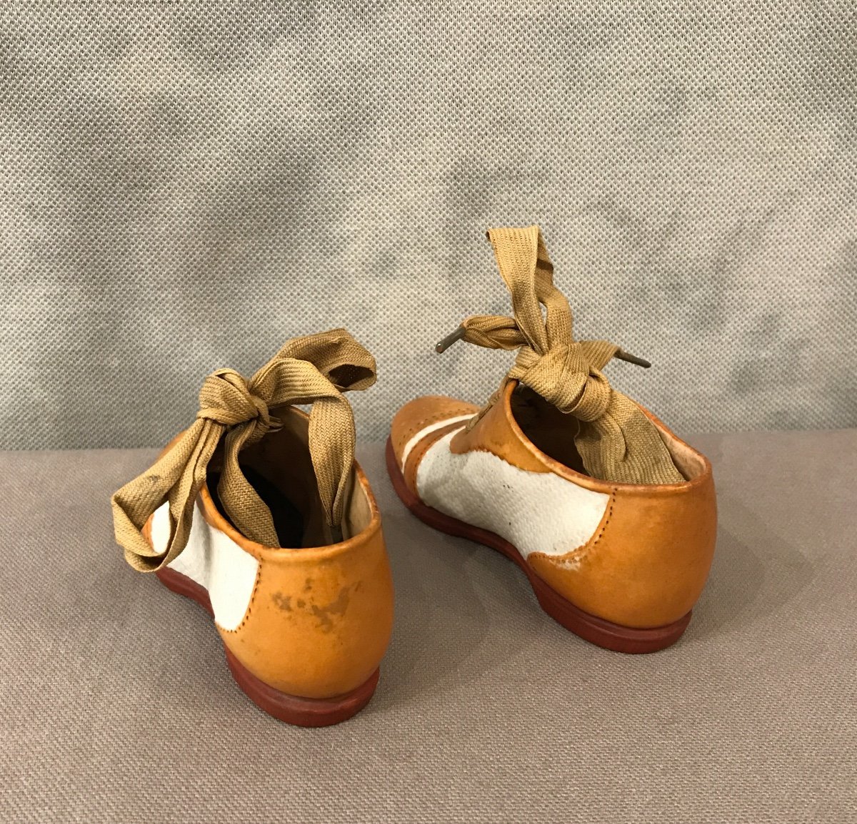 Paire De Petites Chaussures En Porcelaine D’époque 19ème -photo-4