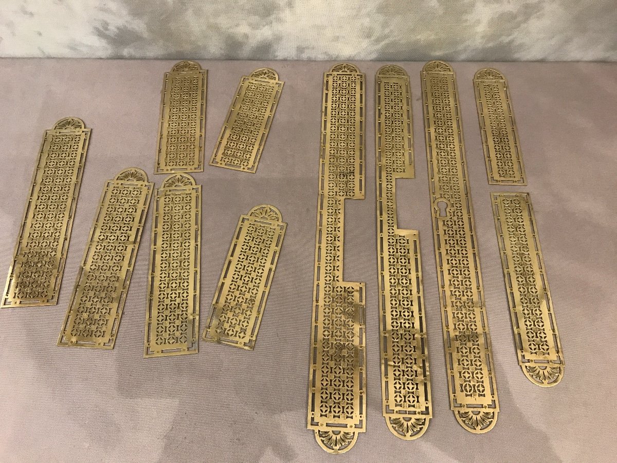 Set Of 11 19th Century Polished Brass Cleanliness Plates-photo-4