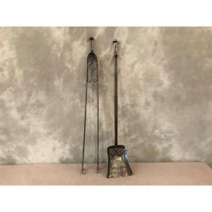 Set Of A Gothic Wrought Iron Shovel And Tongs From The 19th Century