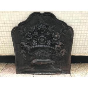 Cast Iron Fireplace Plate In 19th Century Condition (60 X 64.5) 