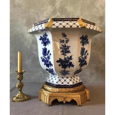 Grand  Cache-Pot En Porcelaine Et Bronze D’époque Fin 19 ème 