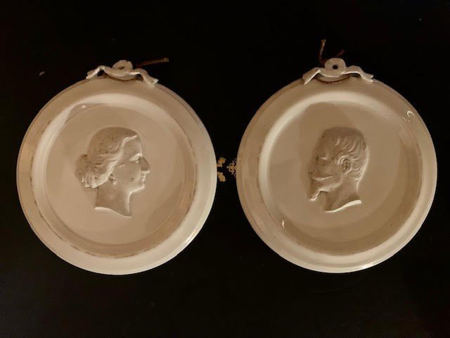 Paire De Médaillons Porcelaine Et Biscuit De Sèvres, Napoléon III Et Eugénie-photo-3