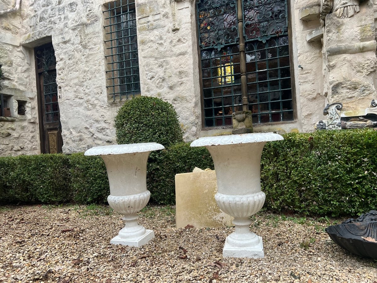 Pair Of Medici Vases On Cast Iron Pedestal-photo-2