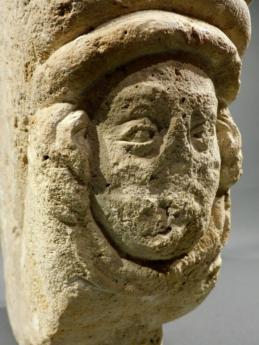 15th Century Man's Head In Carved Stone Haute Epoque Gothic-photo-2