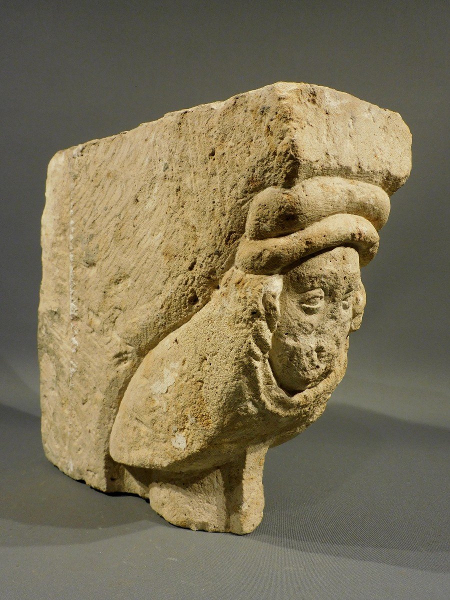 15th Century Man's Head In Carved Stone Haute Epoque Gothic