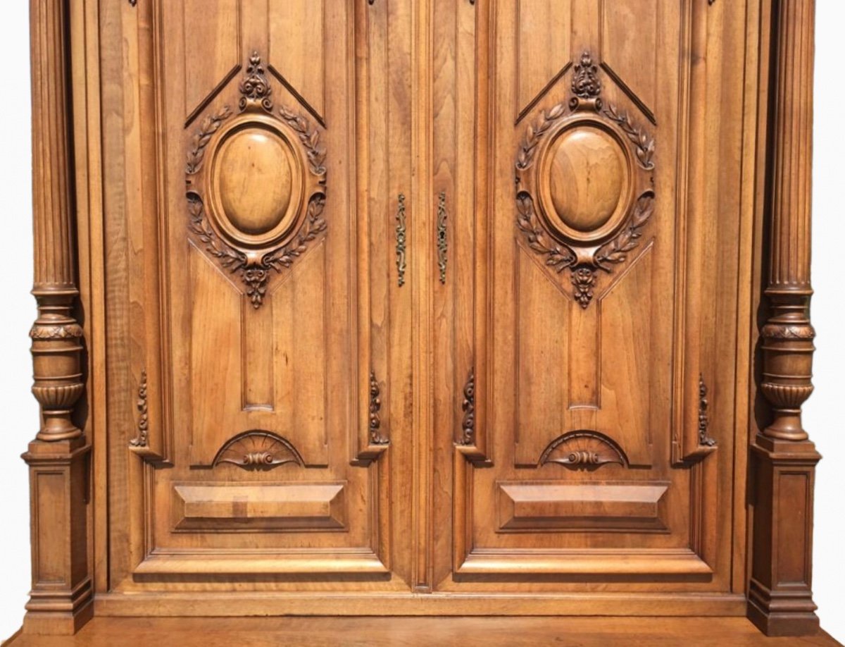 Renaissance Style Two-body Walnut Buffet-photo-1