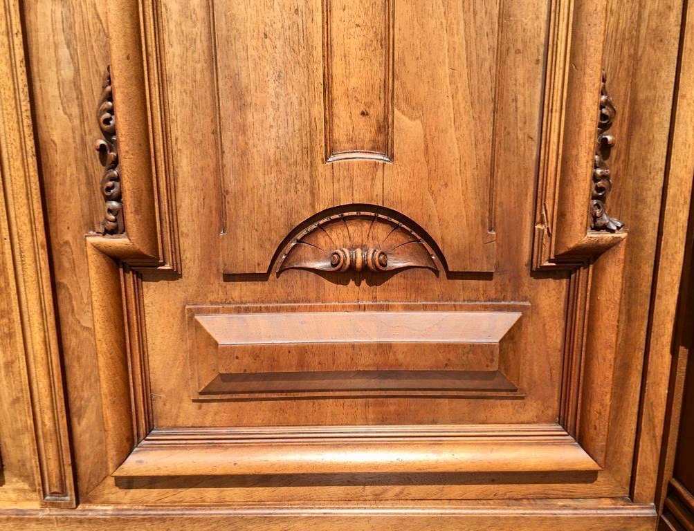 Renaissance Style Two-body Walnut Buffet-photo-3