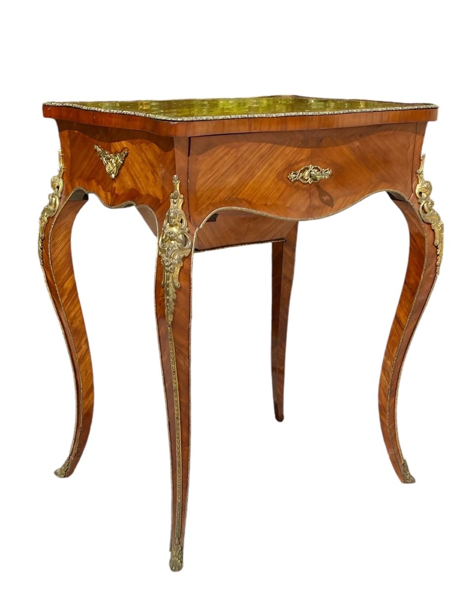 Table d’appoint / Travailleuse  Style Louis XV